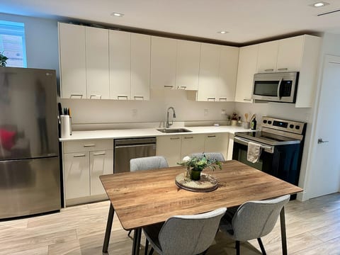 Centrally located Vancouver 2BRs image 3