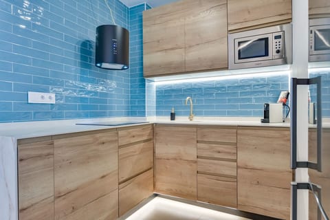 Cozy apt 50m from beach, prime central location