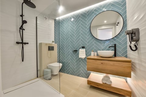 Cozy apt 50m from beach, prime central location
