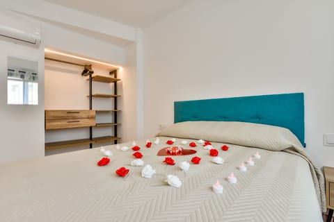 Cozy apt 50m from beach, prime central location