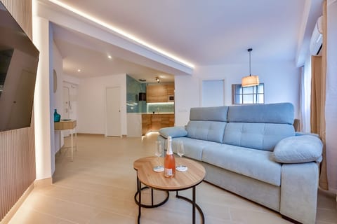 Cozy apt 50m from beach, prime central location