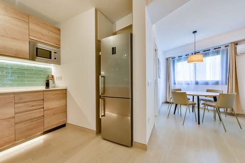 Cozy apt 50m from beach, prime central location