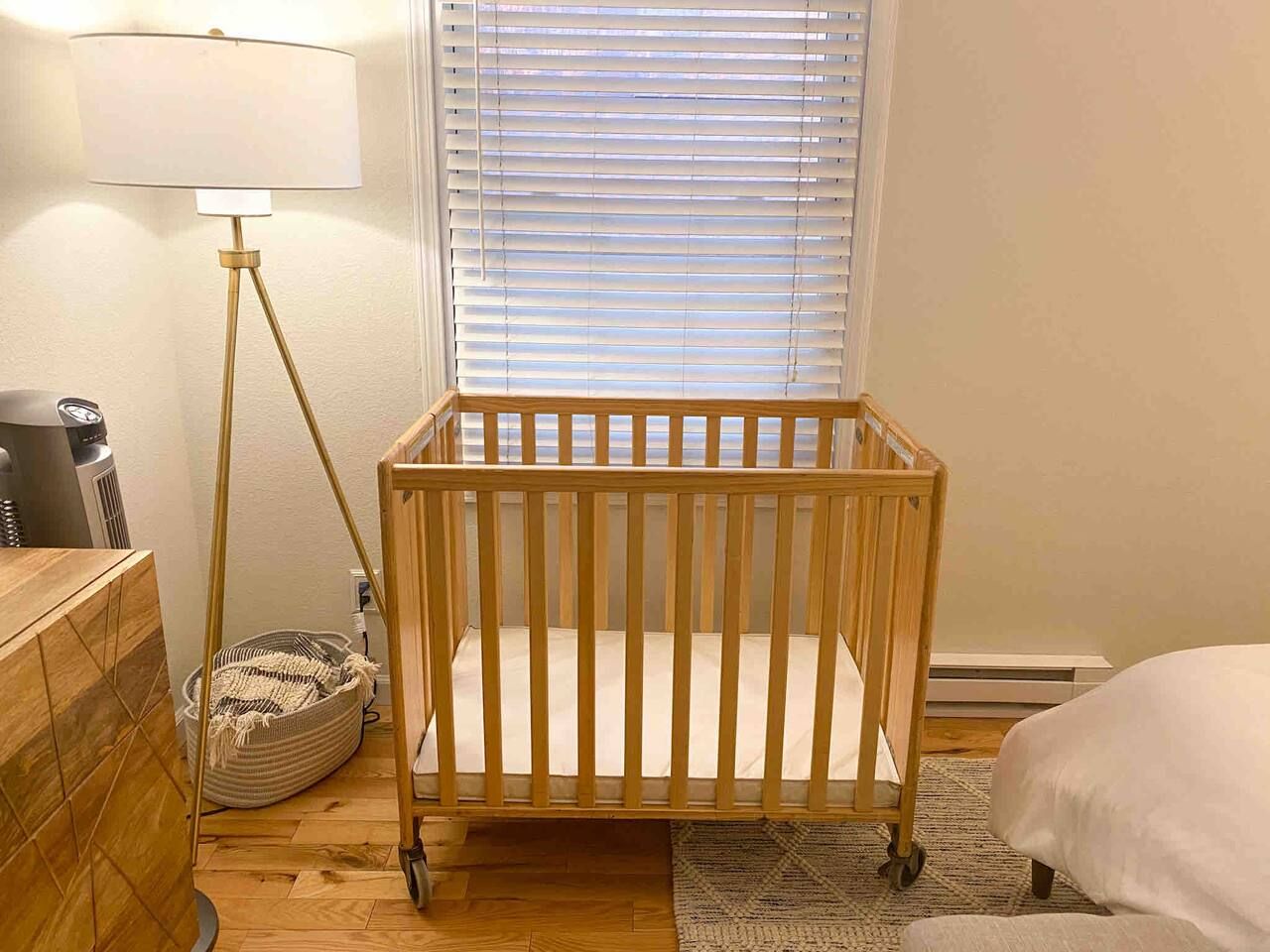 High end hotel quality portable stowing baby crib in the downstairs bedroom. Baby sheets are not provided, so please bring your own.