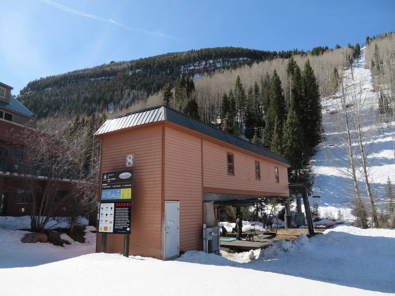 We are a very short walk to Chair 8, or you can hop on the FREE town bus that stops directly in front of our unit and ride it to Chair 8/Gondola Station in just a few minutes. No need to worry about parking!
