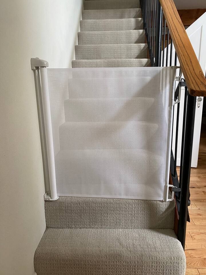 Retractable and removable baby gate for the stairs