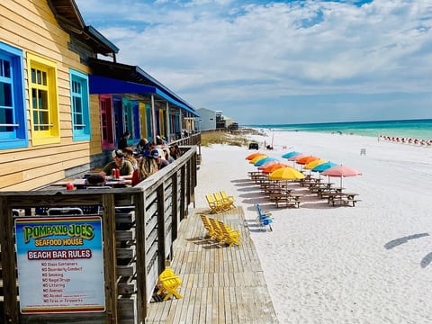 Pompano Joe's - Beach restaurant and bar