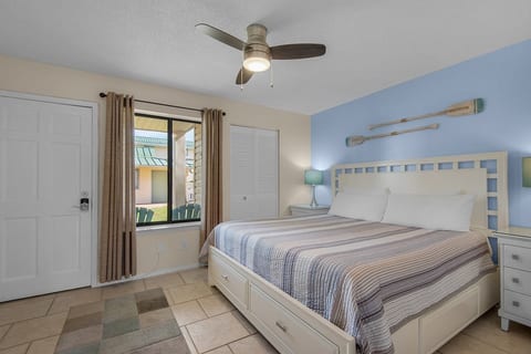 bedroom with king size bed