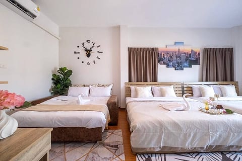 4 Bedroom Pool House near City