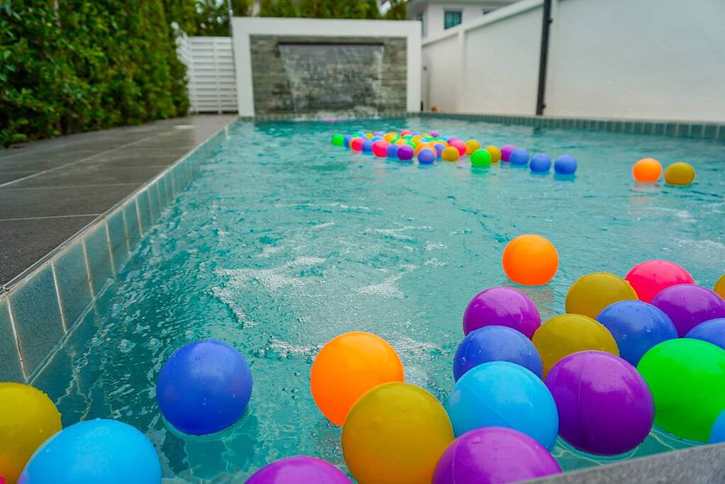 4 Bedroom Pool House near City