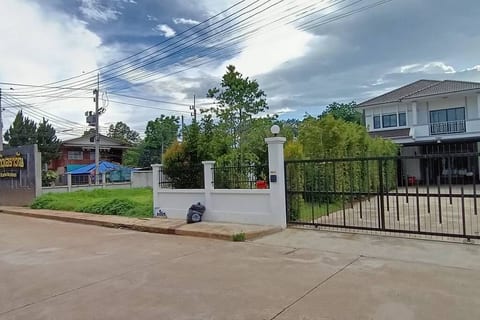 4 Bedroom Pool House near City