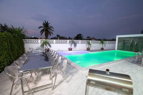 Spacious Karaoke Villa near City. Conference Room