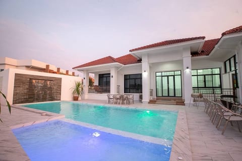 Spacious Karaoke Villa near City. Conference Room