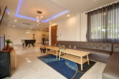 6 Bedroom Karaoke Party Villa. Pool Table