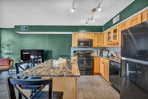 Flats + Kingsize Bed + Balcony + Parking + Gym