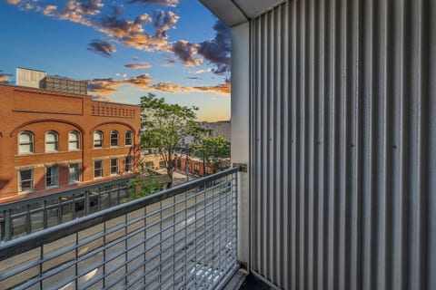 Flats + Kingsize Bed + Balcony + Parking + Gym