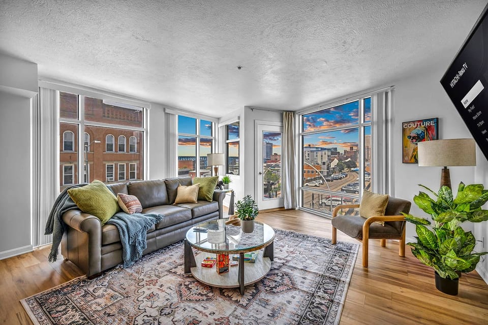 City View + Modern + Balcony + Parking + Gym - Cleveland