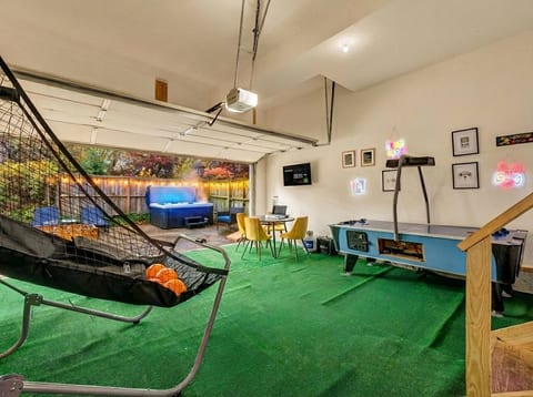 Ohio City + Games + Hottub + Parking + Modern