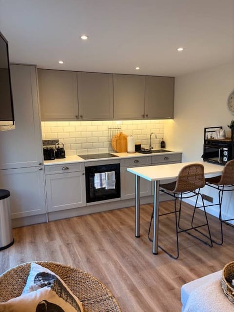 Tivoli Cottage near RUH -10 Min to Bath Centre