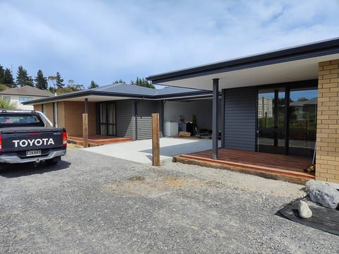 3BR | Decks | Wi-Fi | Quiet | Modern - Holiday Home
