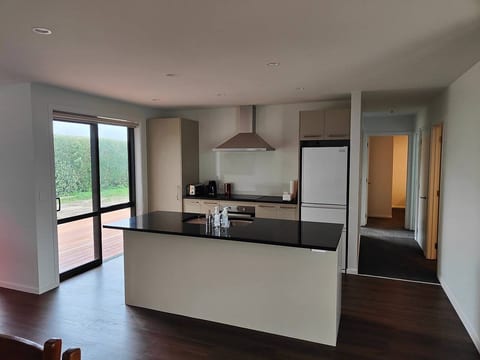 Kitchen, front unit