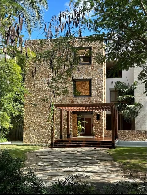 3-Bedroom Luxury Apartment Dye Fore view with Maid image 1
