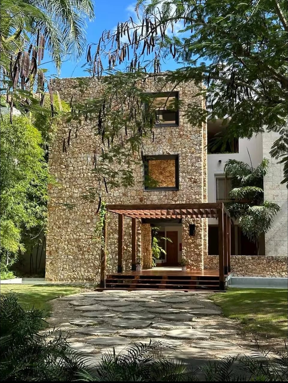 3-Bedroom Luxury Apartment Dye Fore view with Maid image 1