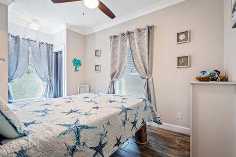 Queen size bed with Temper Pedic Mattress