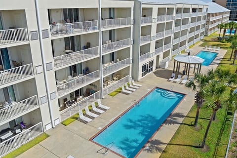 Two Pools at The Inn