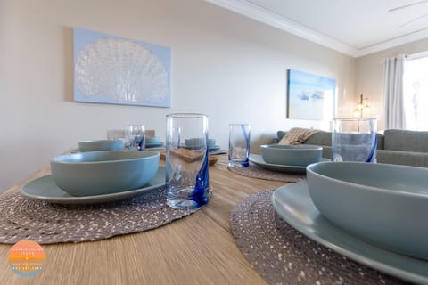Dining Area Seats 6