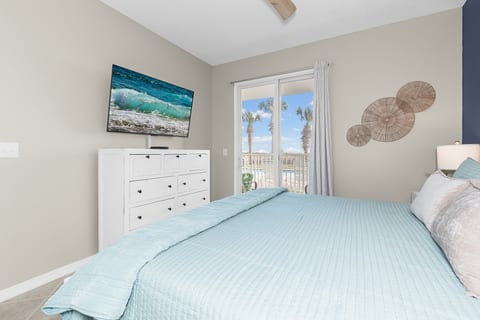 Master Bedroom w/ King Bed