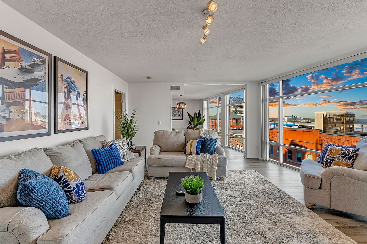 City Escape| Free Parking | 24/7 Gym| By Metropark