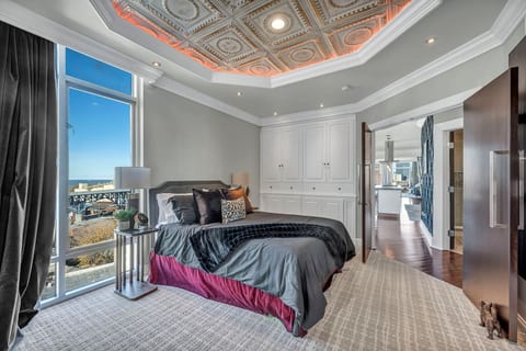 Lake Lux Penthouse + Balcony + Parking + Gym