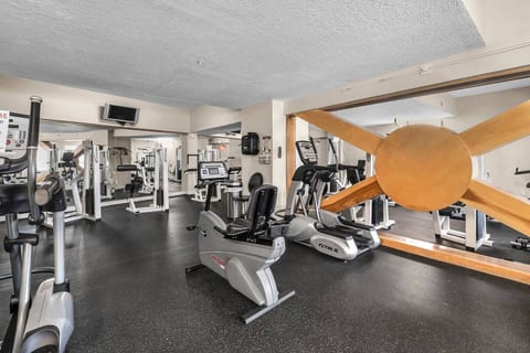 Lake Lux Penthouse + Balcony + Parking + Gym