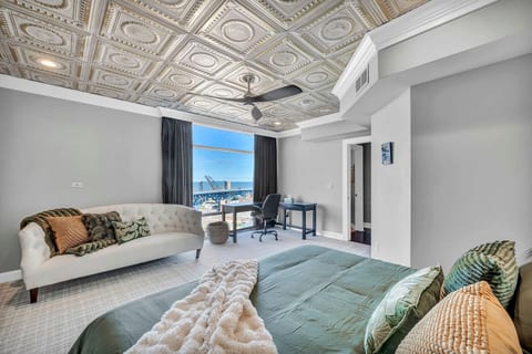 Lake Lux Penthouse + Balcony + Parking + Gym