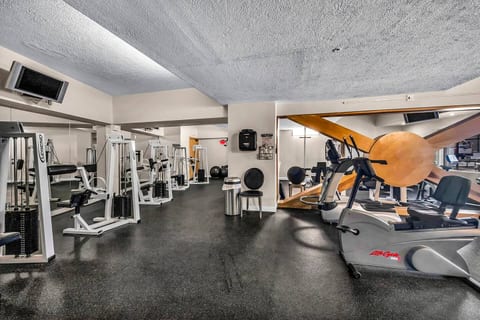 Lake Lux Penthouse + Balcony + Parking + Gym