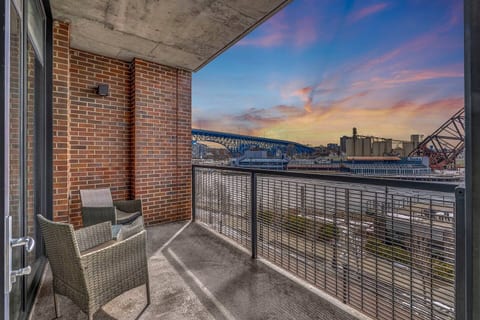 Lake + River view + Balcony + 2 Free Parking + Gym