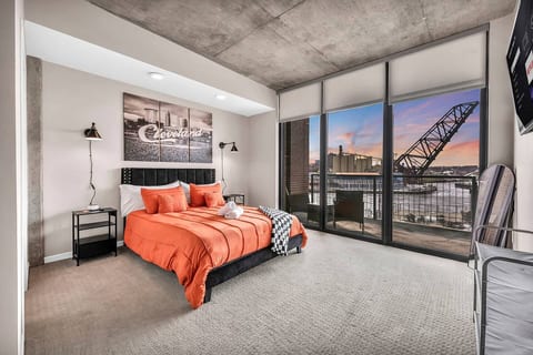 Lake + River view + Balcony + 2 Free Parking + Gym