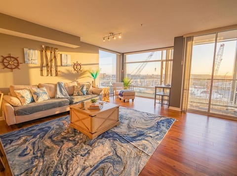 Riverview + Balcony + Parking + 24/7 Gym-Boathouse