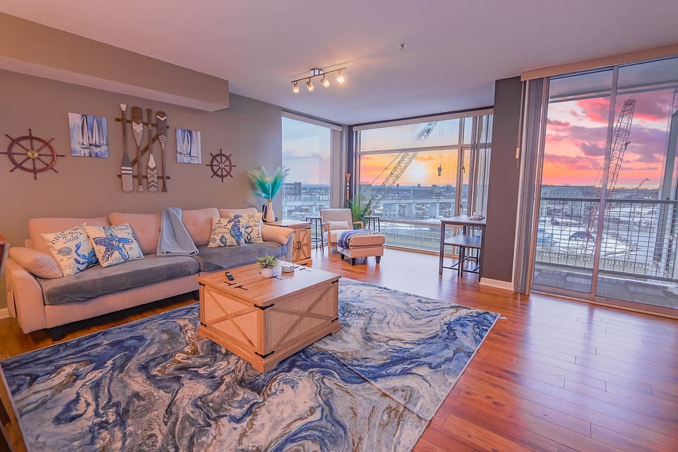 Riverview + Balcony + Parking + 24/7 Gym-Boathouse - Cleveland