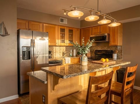 Riverview + Balcony + Parking + 24/7 Gym-Boathouse
