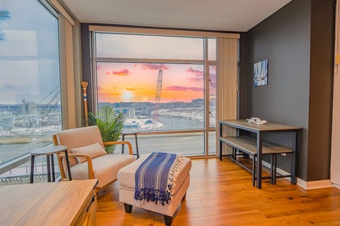Riverview + Balcony + Parking + 24/7 Gym-Boathouse