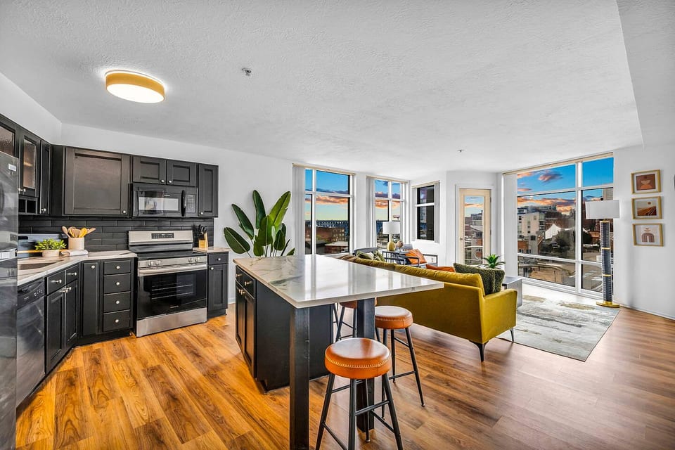 City View + Modern + Balcony + Parking + Gym - Cleveland