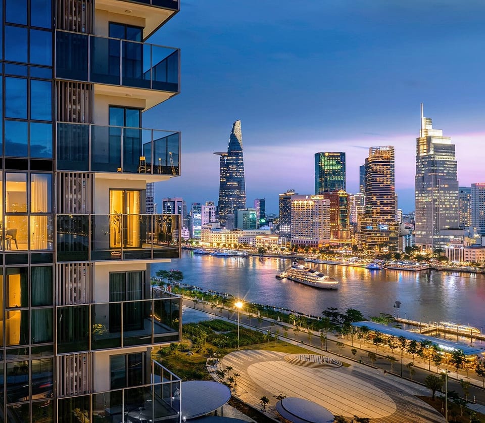 NEW President Corner Suite - CBD - Amazing View image 3
