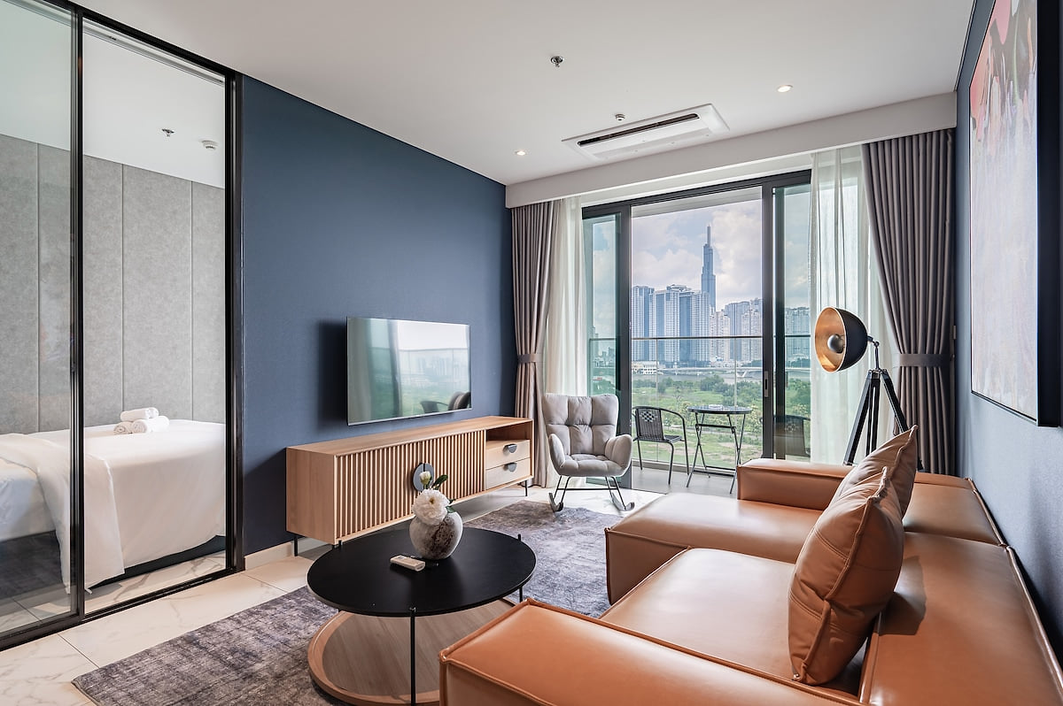 Luxury Stylish 3BR Condo · The Crest by KayStay image 1