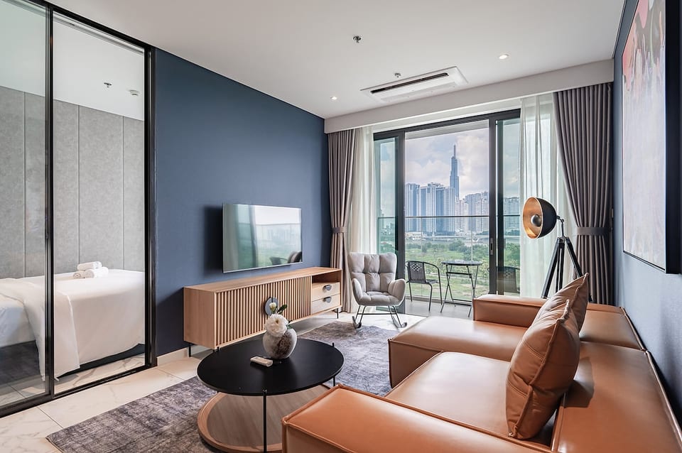 Luxury Stylish 3BR Condo · The Crest by KayStay image 1