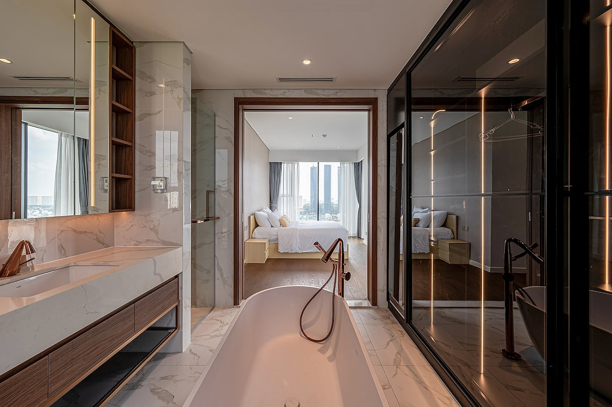 CREST | President Corner 3Brs Suite | River Front image 1