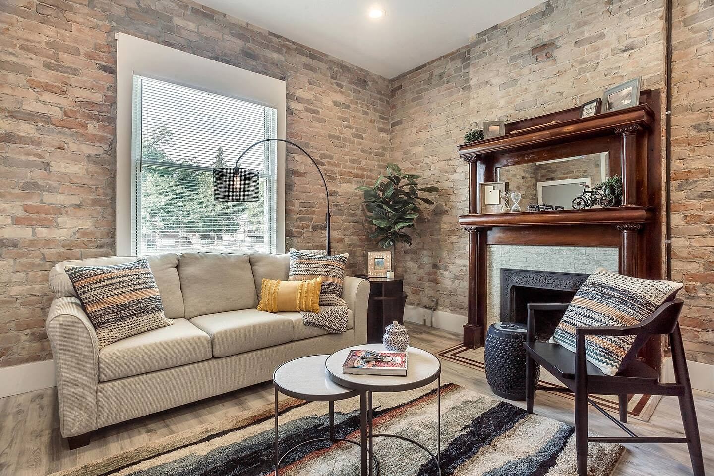 Stylish historic loft featuring exposed brick walls, high ceilings, and modern décor. Enjoy a cozy living area with smart TV, natural light, and elegant details. Perfect for couples or business travelers seeking comfort, design, and a unique stay.