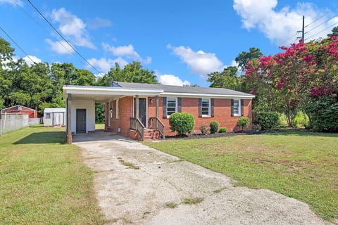 Fayetteville cottage near Ft Liberty/Bragg image 1