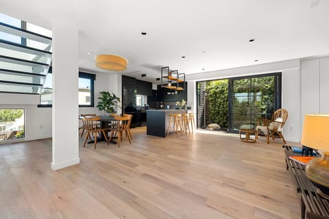 Peaceful & Cozy 2 Bedroom House, Stunning Views