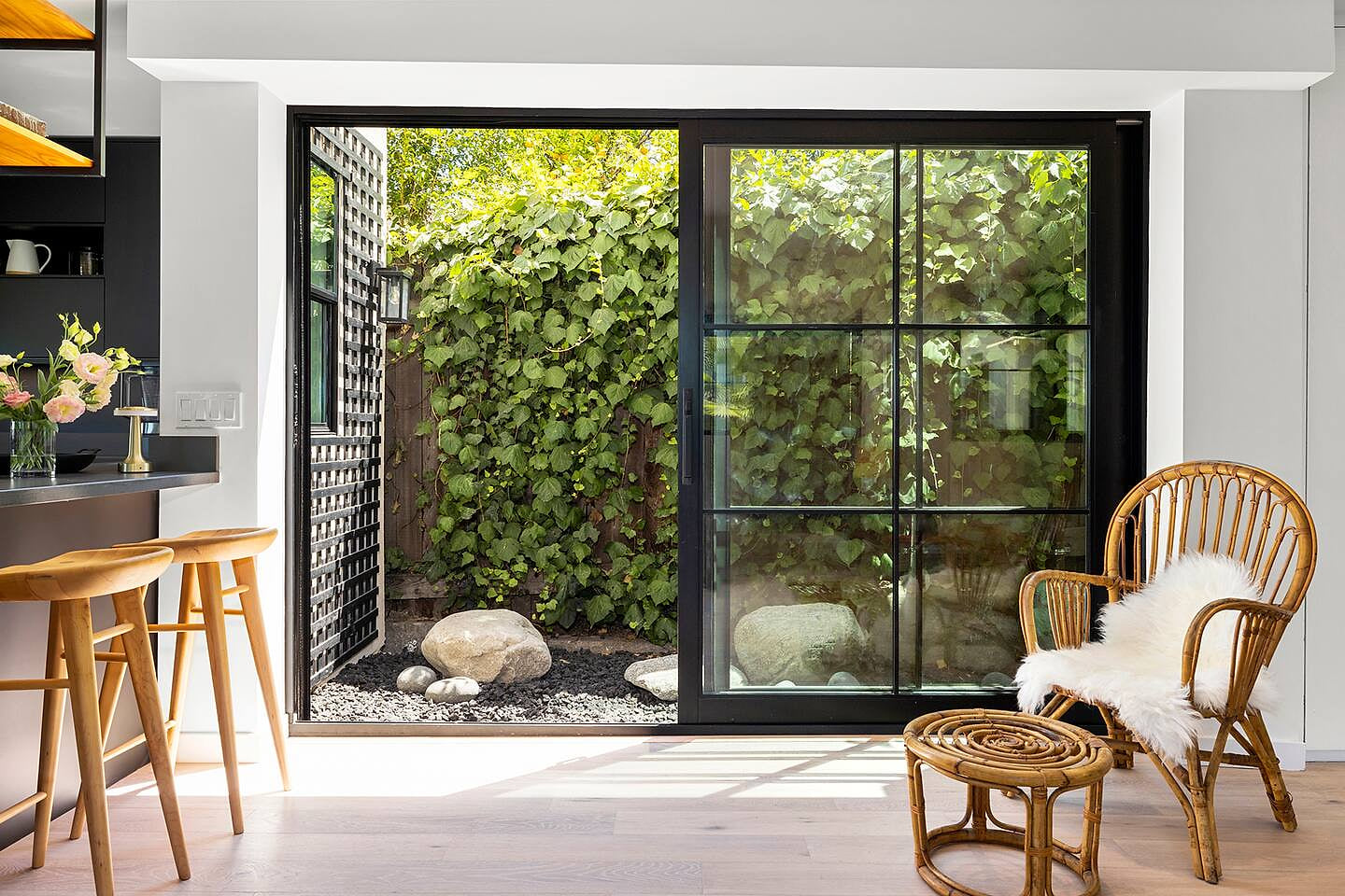 Peaceful & Cozy 2 Bedroom House, Stunning Views